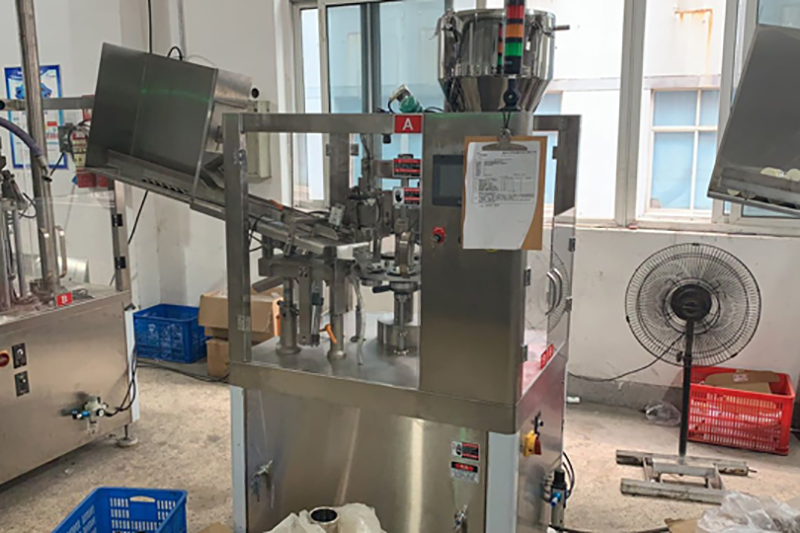 Tube Filling And Sealing Machine For High Viscosity Paste Cream