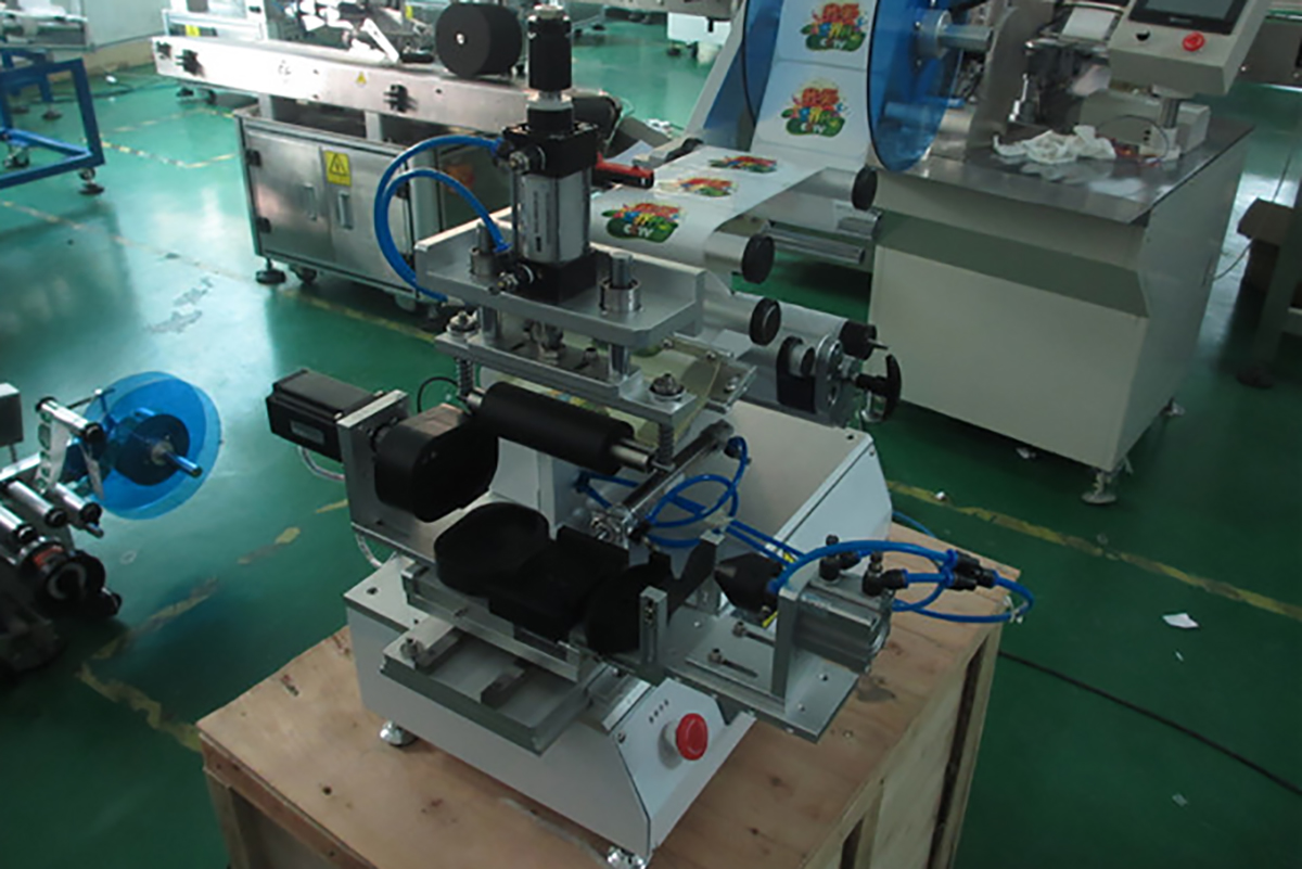 Semi Automatic Oval Bottle Rolling Custom Labelling Machine